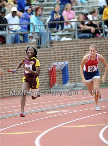 Thumbnail 1 in 117th Penn Relays (Girls 4x100m Small School Heats 1-11) photogallery.
