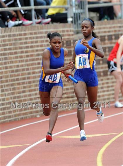 Thumbnail 2 in 117th Penn Relays (Girls 4x100m Small School Heats 1-11) photogallery.