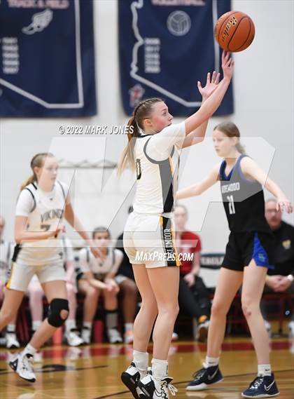 Thumbnail 2 in Shorewood vs. Inglemoor (Cactus Jam Tournament) Championship photogallery.