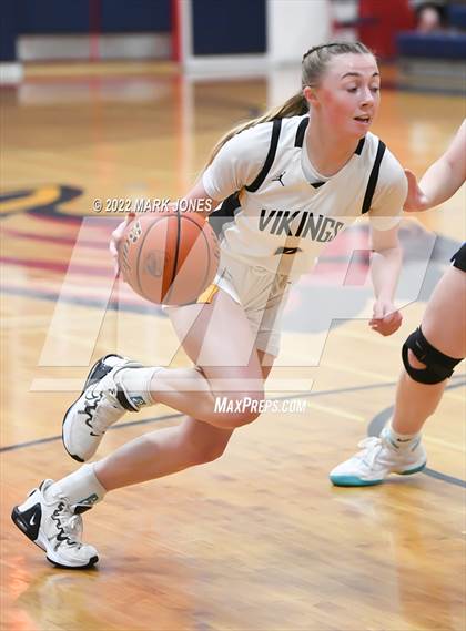 Thumbnail 3 in Shorewood vs. Inglemoor (Cactus Jam Tournament) Championship photogallery.