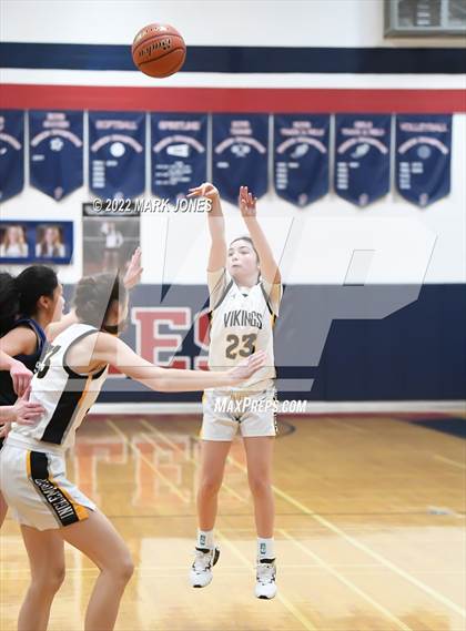 Thumbnail 3 in Shorewood vs. Inglemoor (Cactus Jam Tournament) Championship photogallery.