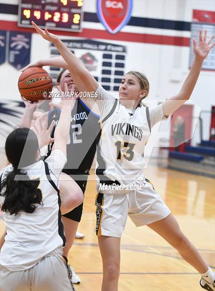 Thumbnail 2 in Shorewood vs. Inglemoor (Cactus Jam Tournament) Championship photogallery.