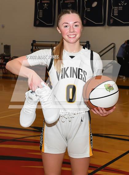 Thumbnail 3 in Shorewood vs. Inglemoor (Cactus Jam Tournament) Championship photogallery.