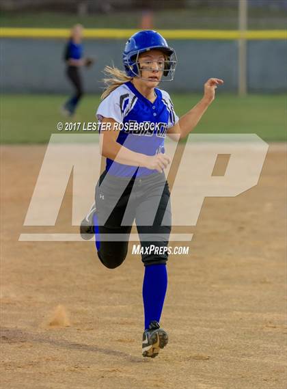 Thumbnail 1 in Port Aransas vs. Falls City (UIL 2A Area Playoffs) photogallery.