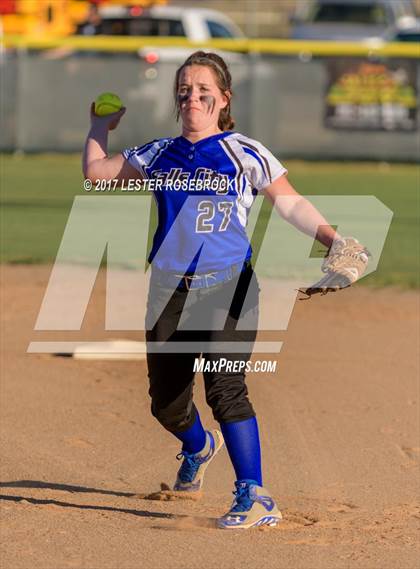 Thumbnail 3 in Port Aransas vs. Falls City (UIL 2A Area Playoffs) photogallery.