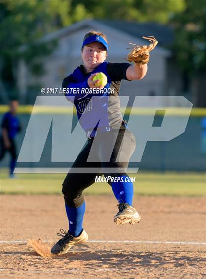 Thumbnail 3 in Port Aransas vs. Falls City (UIL 2A Area Playoffs) photogallery.