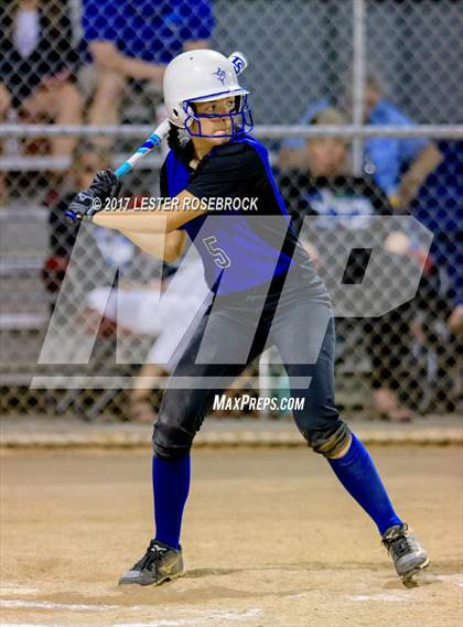 Thumbnail 3 in Port Aransas vs. Falls City (UIL 2A Area Playoffs) photogallery.