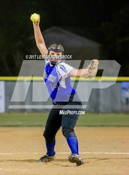 Thumbnail 2 in Port Aransas vs. Falls City (UIL 2A Area Playoffs) photogallery.