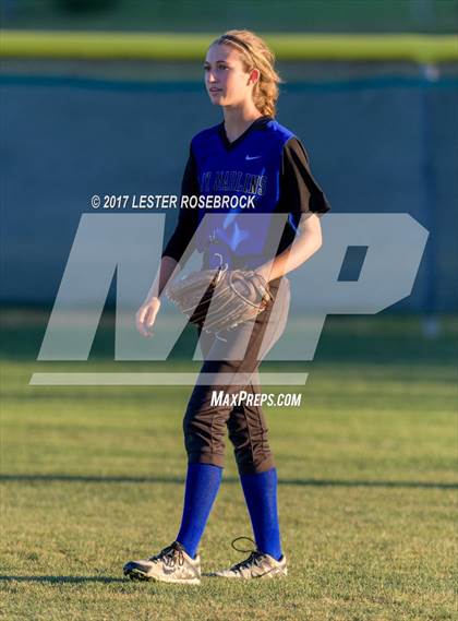 Thumbnail 1 in Port Aransas vs. Falls City (UIL 2A Area Playoffs) photogallery.