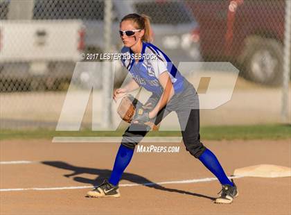 Thumbnail 1 in Port Aransas vs. Falls City (UIL 2A Area Playoffs) photogallery.