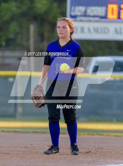 Thumbnail 1 in Port Aransas vs. Falls City (UIL 2A Area Playoffs) photogallery.