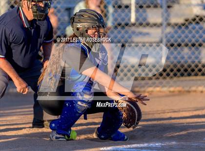 Thumbnail 2 in Port Aransas vs. Falls City (UIL 2A Area Playoffs) photogallery.