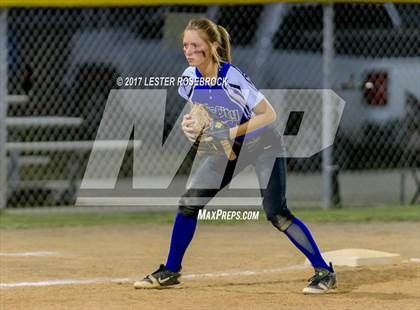 Thumbnail 1 in Port Aransas vs. Falls City (UIL 2A Area Playoffs) photogallery.