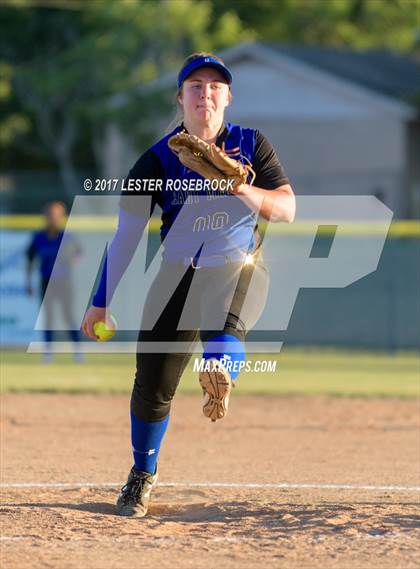 Thumbnail 1 in Port Aransas vs. Falls City (UIL 2A Area Playoffs) photogallery.