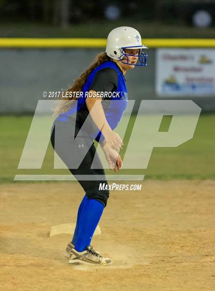 Thumbnail 3 in Port Aransas vs. Falls City (UIL 2A Area Playoffs) photogallery.