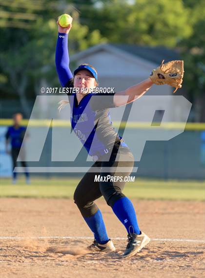 Thumbnail 3 in Port Aransas vs. Falls City (UIL 2A Area Playoffs) photogallery.