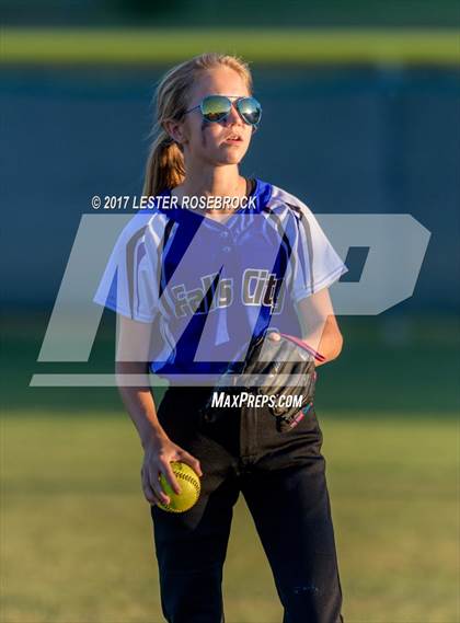 Thumbnail 1 in Port Aransas vs. Falls City (UIL 2A Area Playoffs) photogallery.