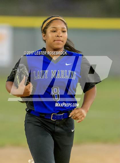 Thumbnail 3 in Port Aransas vs. Falls City (UIL 2A Area Playoffs) photogallery.