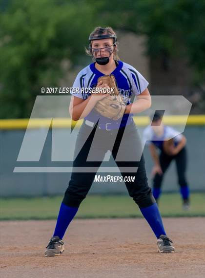 Thumbnail 1 in Port Aransas vs. Falls City (UIL 2A Area Playoffs) photogallery.