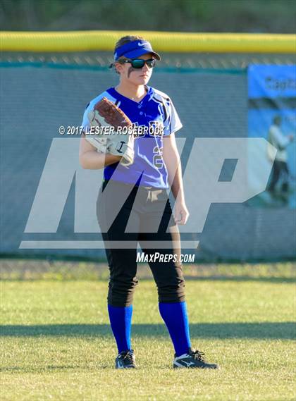 Thumbnail 3 in Port Aransas vs. Falls City (UIL 2A Area Playoffs) photogallery.