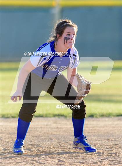 Thumbnail 1 in Port Aransas vs. Falls City (UIL 2A Area Playoffs) photogallery.