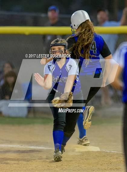 Thumbnail 2 in Port Aransas vs. Falls City (UIL 2A Area Playoffs) photogallery.