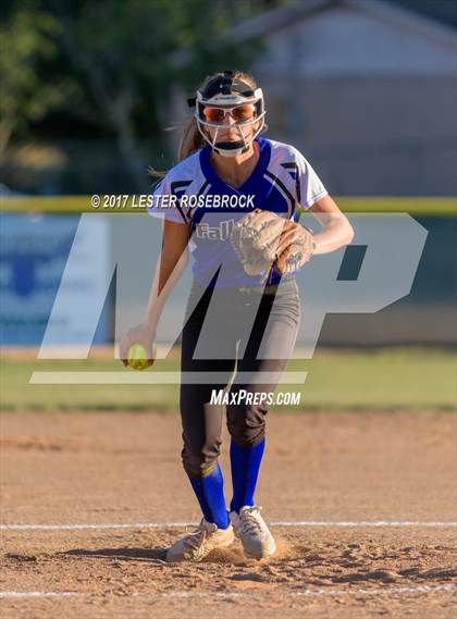 Thumbnail 3 in Port Aransas vs. Falls City (UIL 2A Area Playoffs) photogallery.