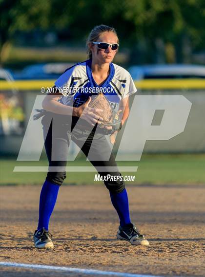 Thumbnail 3 in Port Aransas vs. Falls City (UIL 2A Area Playoffs) photogallery.