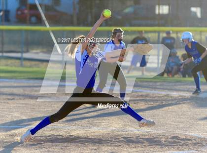 Thumbnail 1 in Port Aransas vs. Falls City (UIL 2A Area Playoffs) photogallery.