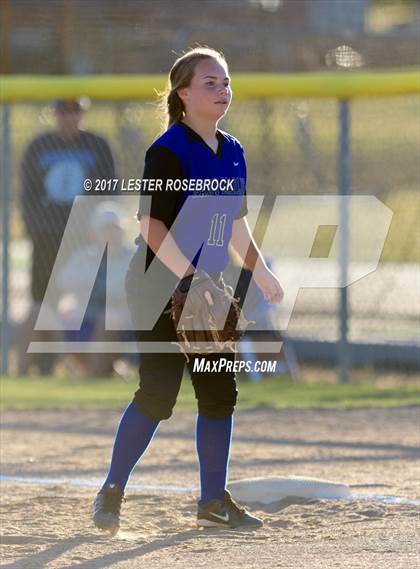 Thumbnail 1 in Port Aransas vs. Falls City (UIL 2A Area Playoffs) photogallery.