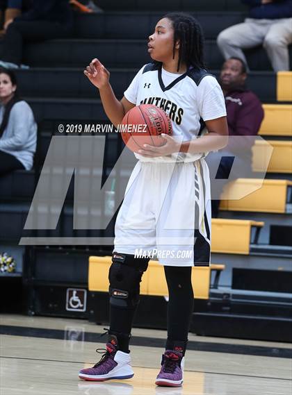 Thumbnail 2 in Newbury Park vs. Westlake  photogallery.