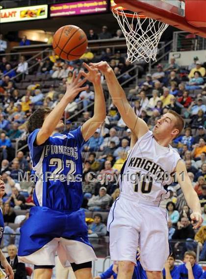 Thumbnail 2 in Lampeter-Strasburg vs. Eastern York (D3 Semifinals) photogallery.