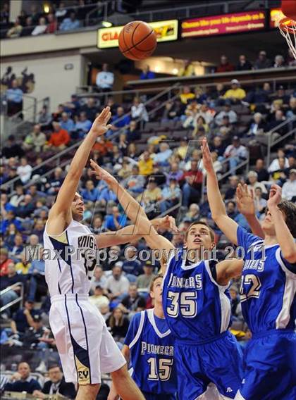 Thumbnail 3 in Lampeter-Strasburg vs. Eastern York (D3 Semifinals) photogallery.