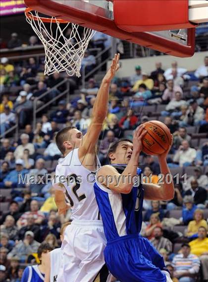 Thumbnail 3 in Lampeter-Strasburg vs. Eastern York (D3 Semifinals) photogallery.