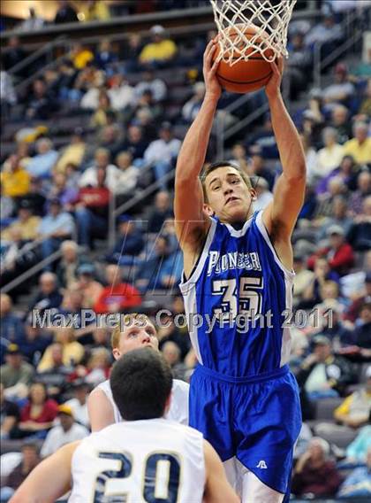Thumbnail 1 in Lampeter-Strasburg vs. Eastern York (D3 Semifinals) photogallery.