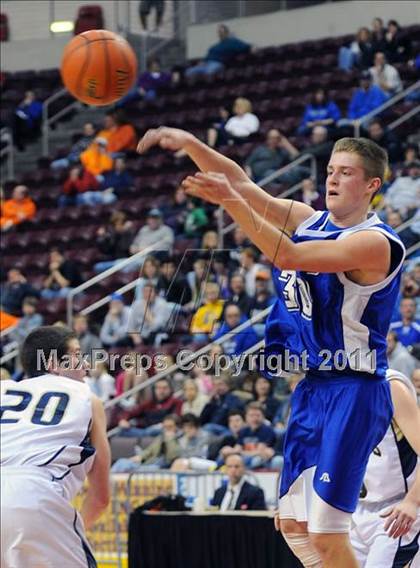 Thumbnail 2 in Lampeter-Strasburg vs. Eastern York (D3 Semifinals) photogallery.