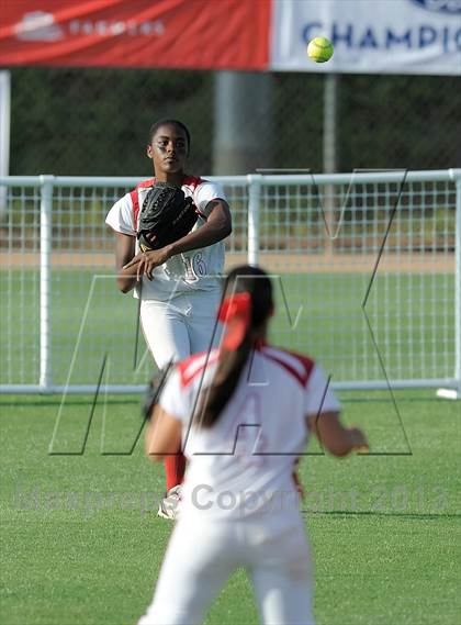 Thumbnail 2 in Chino vs. Lakewood (CIF SS D2 Final) photogallery.