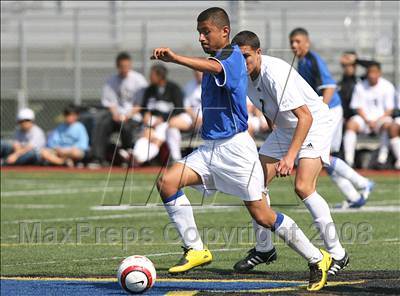Thumbnail 2 in Salesian vs. Avenal (CIF SoCal Regional D3 Final) photogallery.