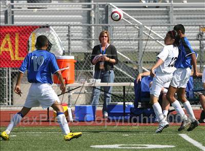 Thumbnail 2 in Salesian vs. Avenal (CIF SoCal Regional D3 Final) photogallery.