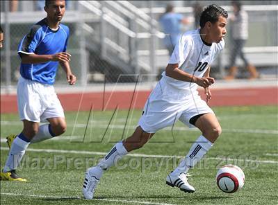 Thumbnail 2 in Salesian vs. Avenal (CIF SoCal Regional D3 Final) photogallery.