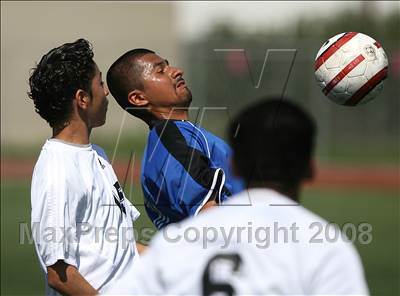 Thumbnail 2 in Salesian vs. Avenal (CIF SoCal Regional D3 Final) photogallery.