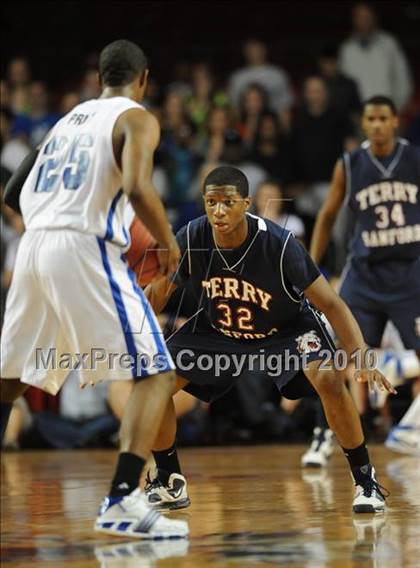 Thumbnail 2 in Terry Sanford vs. Lake Norman (NCHSAA Class 4A Final) photogallery.