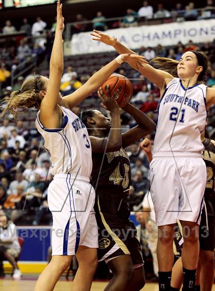 Thumbnail 3 in Bethlehem Catholic vs. South Park (PIAA Class AAA Final) photogallery.