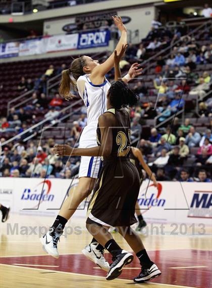Thumbnail 3 in Bethlehem Catholic vs. South Park (PIAA Class AAA Final) photogallery.