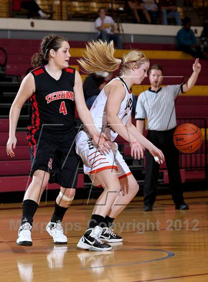 Thumbnail 1 in Petrolia vs. Texoma Christian (Fantasy of Lights) photogallery.