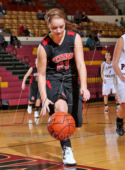 Thumbnail 2 in Petrolia vs. Texoma Christian (Fantasy of Lights) photogallery.
