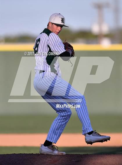 Thumbnail 1 in Reagan [Ronald] vs. MacArthur [Douglas] photogallery.