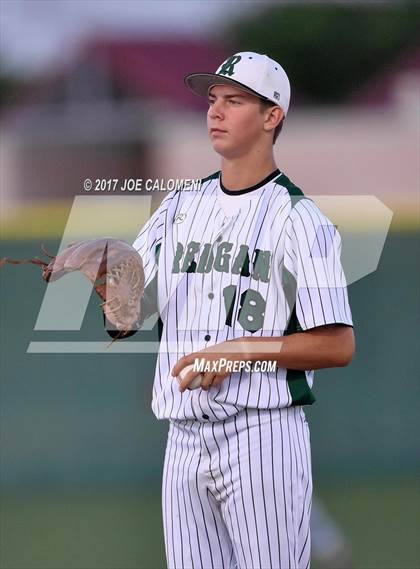 Thumbnail 1 in Reagan [Ronald] vs. MacArthur [Douglas] photogallery.