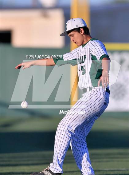 Thumbnail 1 in Reagan [Ronald] vs. MacArthur [Douglas] photogallery.