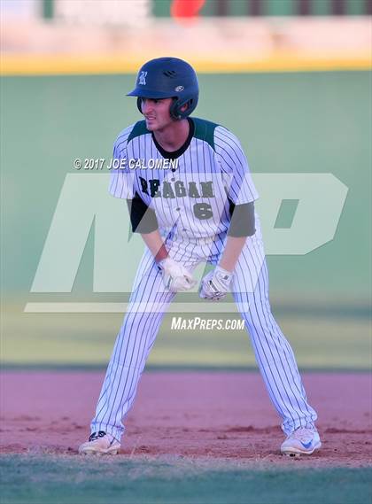 Thumbnail 1 in Reagan [Ronald] vs. MacArthur [Douglas] photogallery.